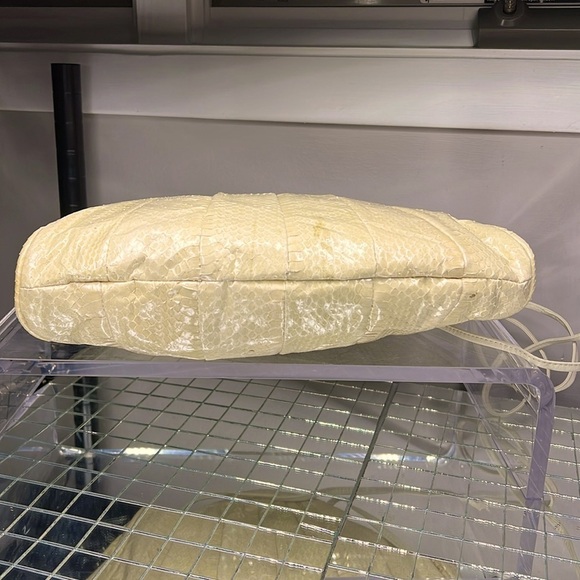 Viva Cream Snakeskin Vintage Bubble Bag Crossbody Clutch - Picture 10 of 13